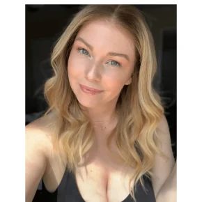 Bombshell boutique client, blonde hair